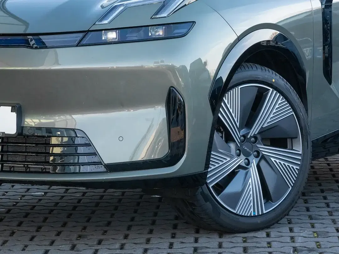 Lynk & Co 08 - Thumbnail 3