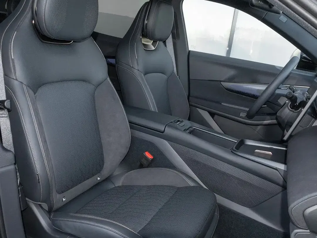 Lynk & Co 08 - Thumbnail 5