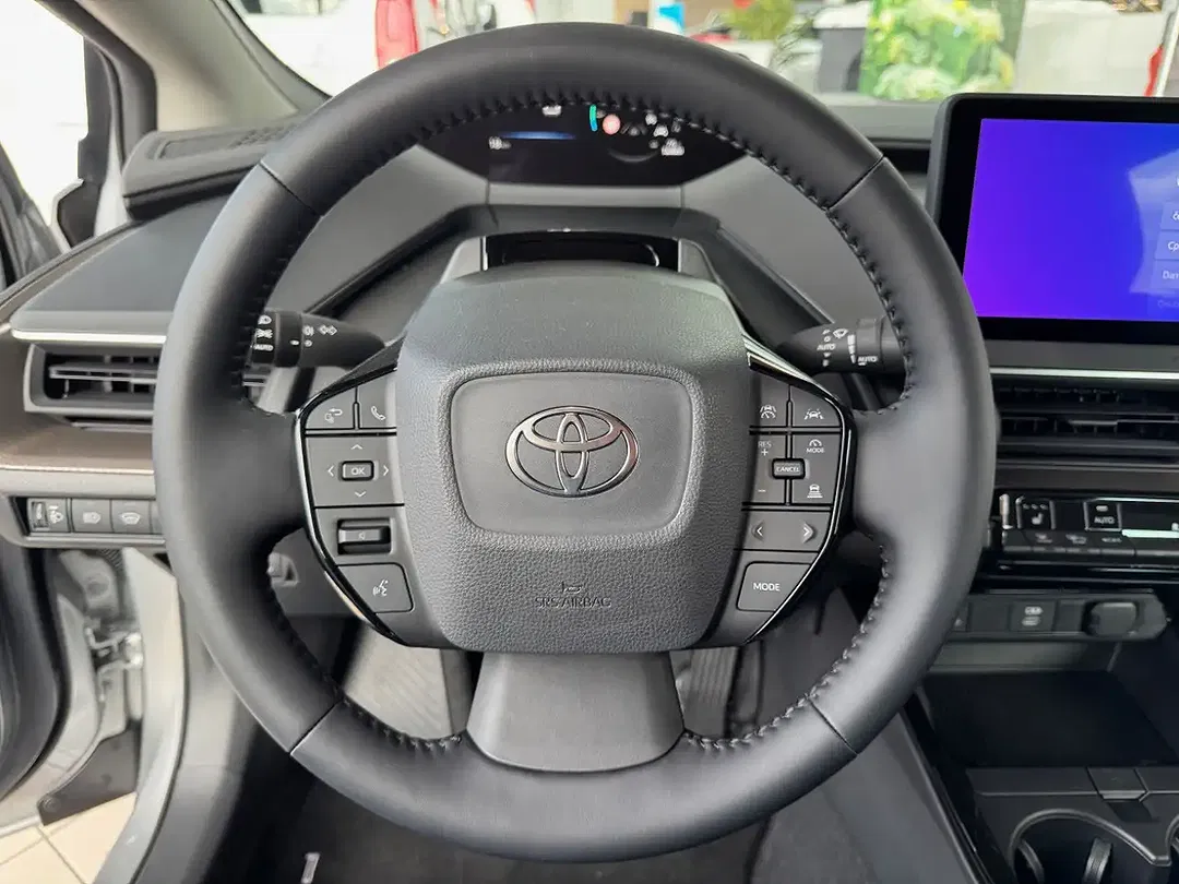 Toyota Prius PHEV - Thumbnail 10