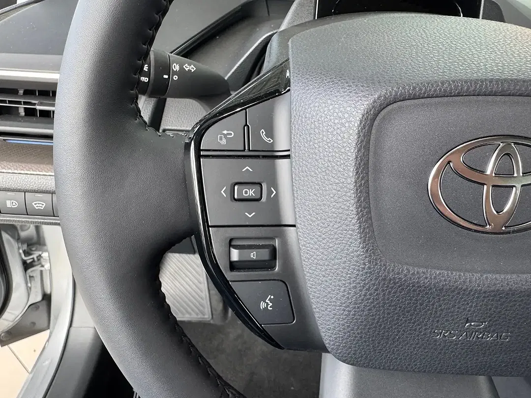 Toyota Prius PHEV - Thumbnail 12