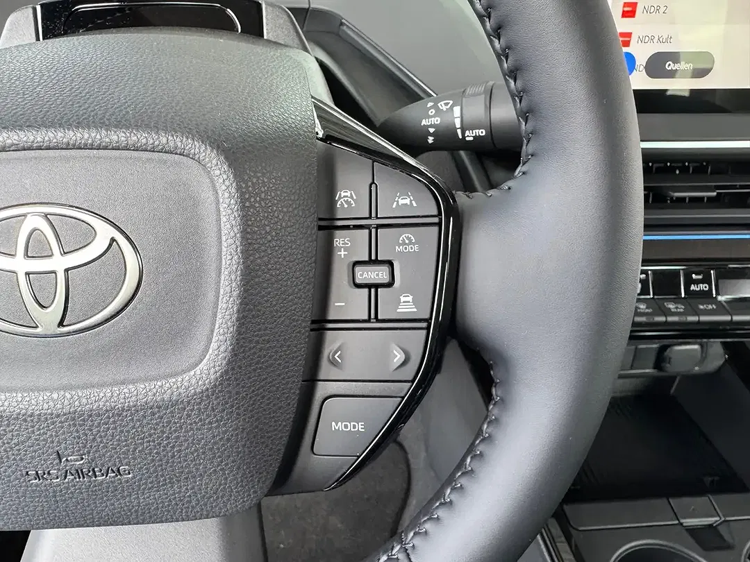 Toyota Prius PHEV - Thumbnail 13