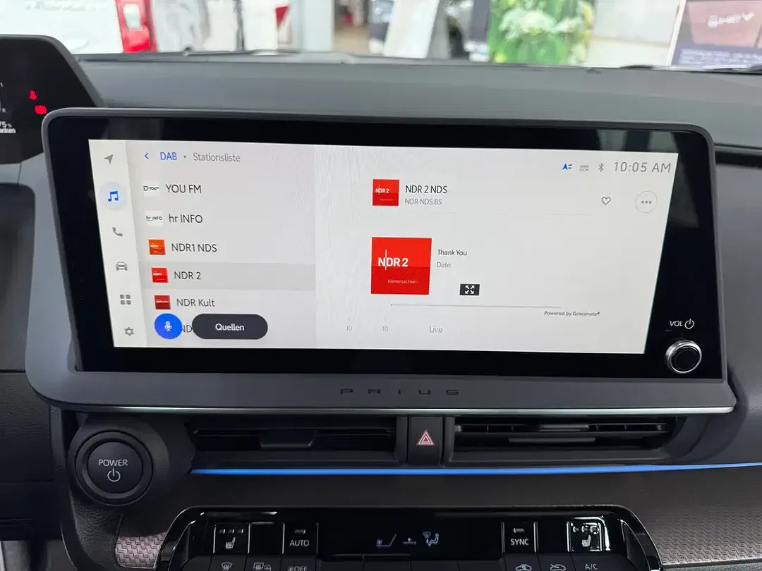 Toyota Prius PHEV - Thumbnail 14