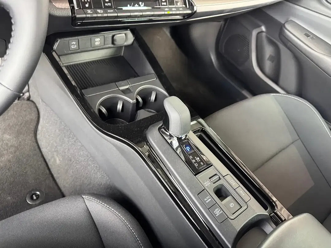 Toyota Prius PHEV - Thumbnail 16