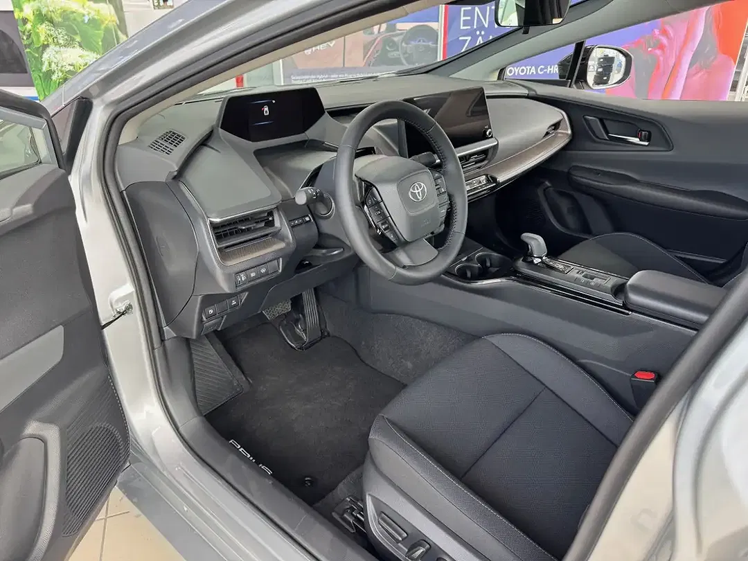 Toyota Prius PHEV - Thumbnail 7