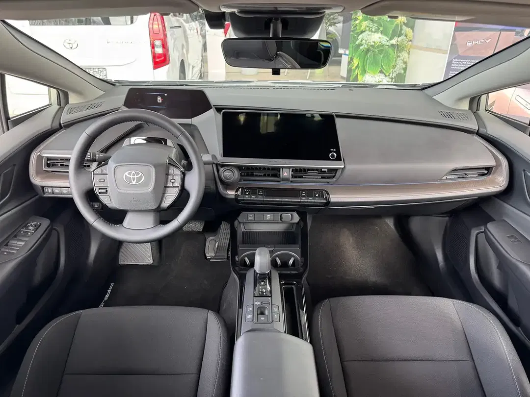 Toyota Prius PHEV - Thumbnail 9