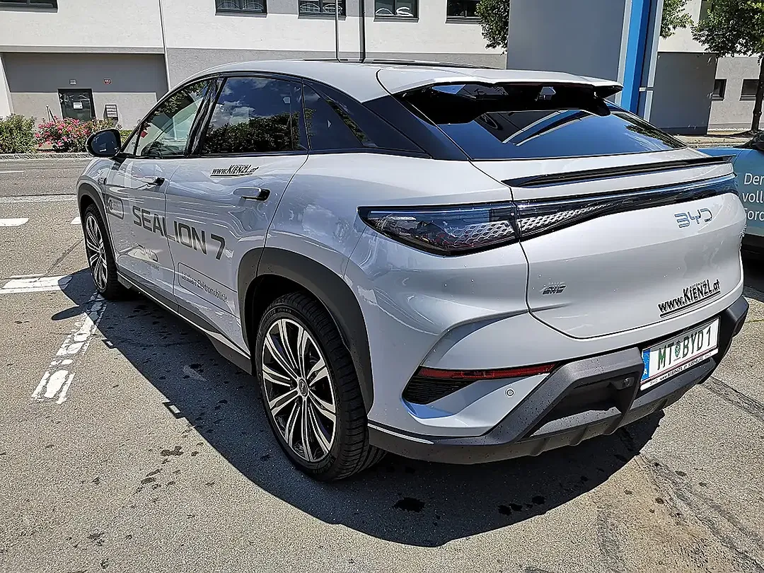 BYD Sealion 7 91.3 kWh EV AWD Excellence - Thumbnail 2