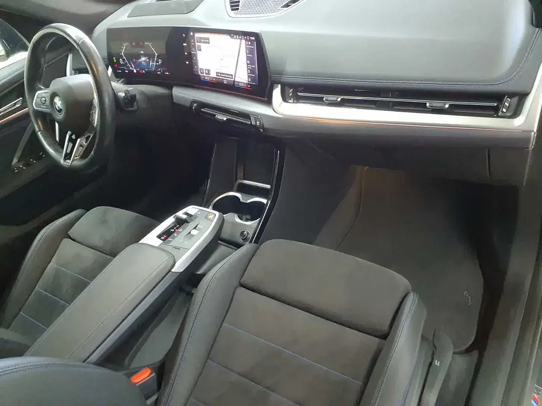 BMW iX1 xDrive M - Thumbnail 7