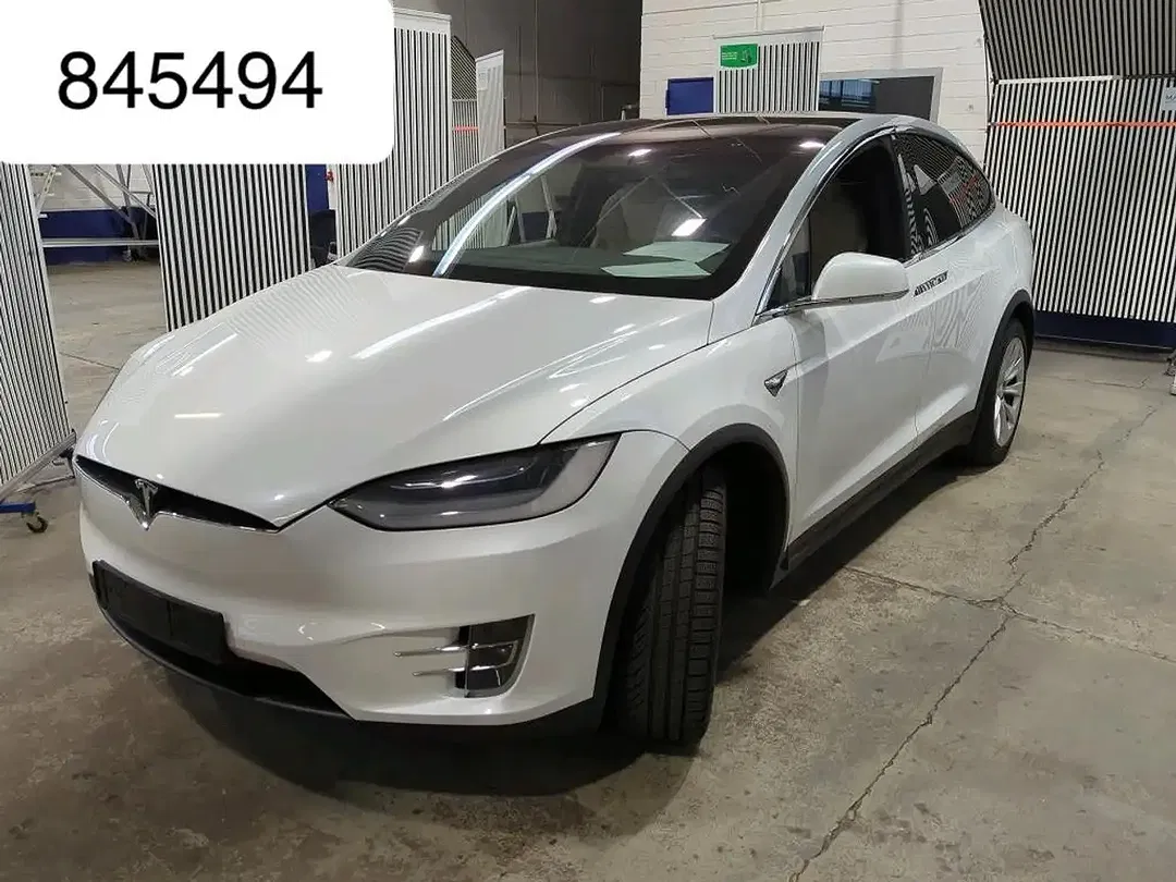 Tesla Model X - foto 1