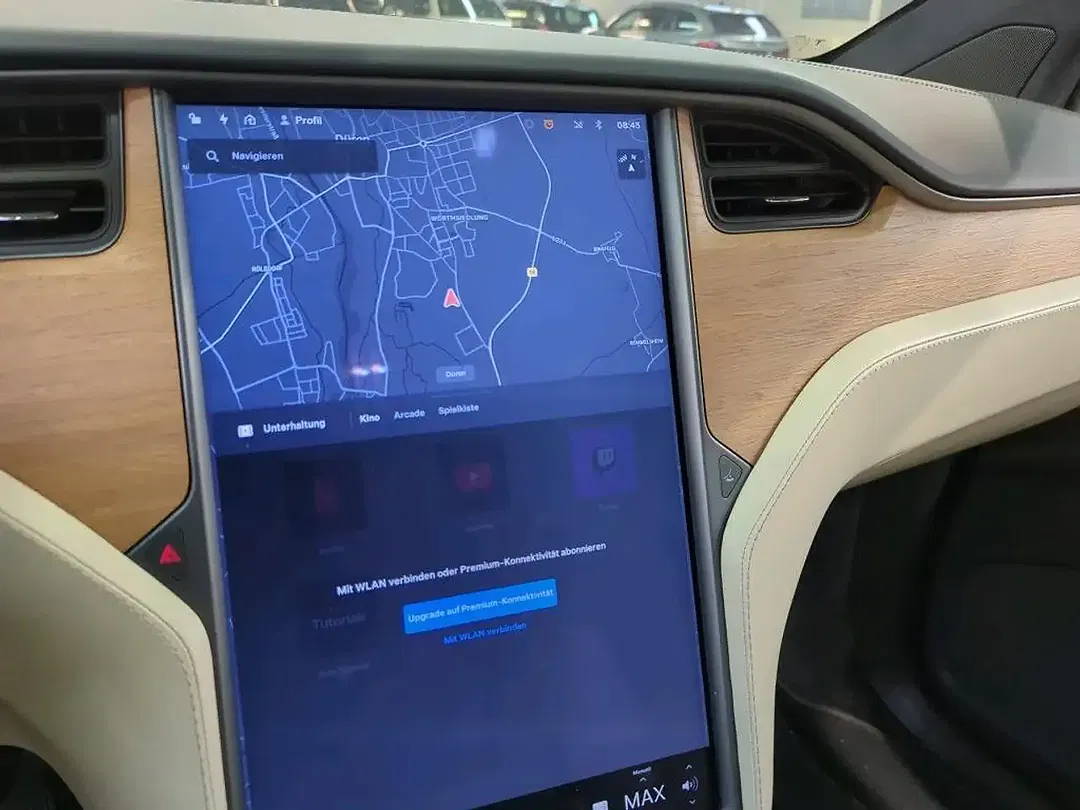 Tesla Model X - Thumbnail 7