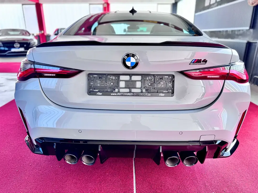 BMW M4 Coupe - Thumbnail 4