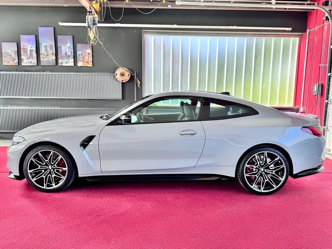 BMW M4 Coupe - Thumbnail 5