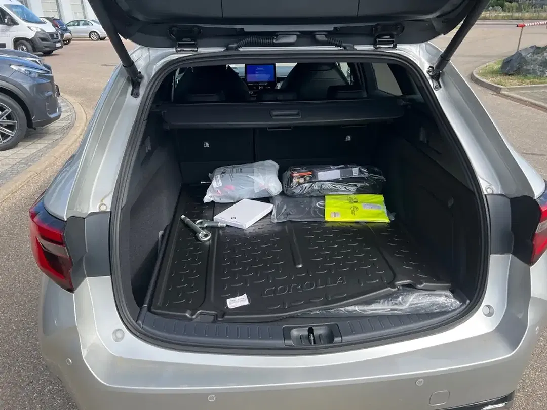Toyota Corolla Hybrid Lounge - Thumbnail 9