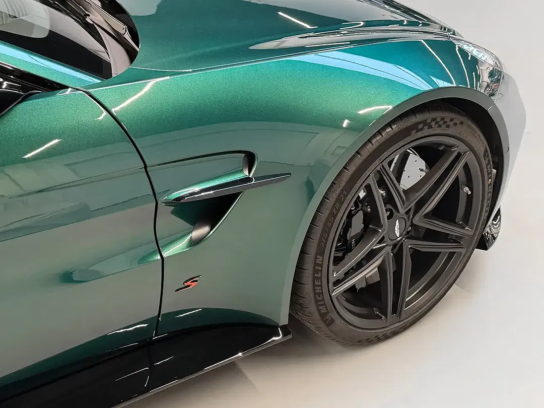 Aston Martin Vantage S Roadster - Thumbnail 11