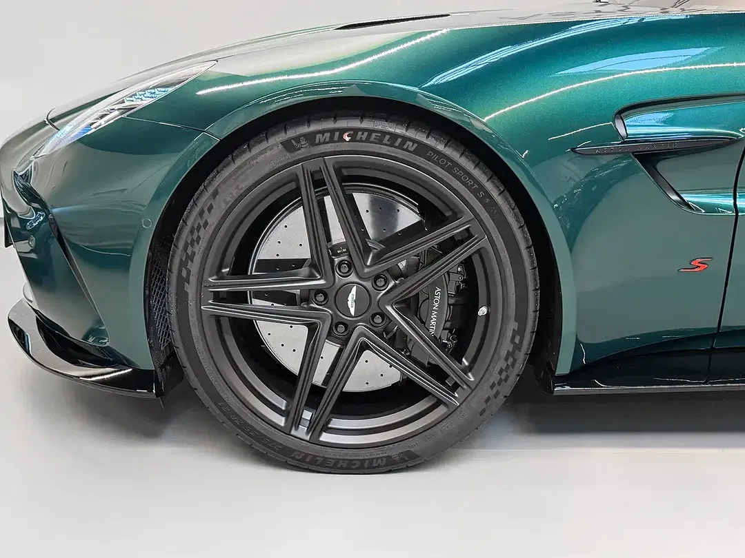 Aston Martin Vantage S Roadster - Thumbnail 12