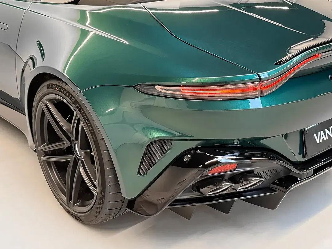 Aston Martin Vantage S Roadster - Thumbnail 13