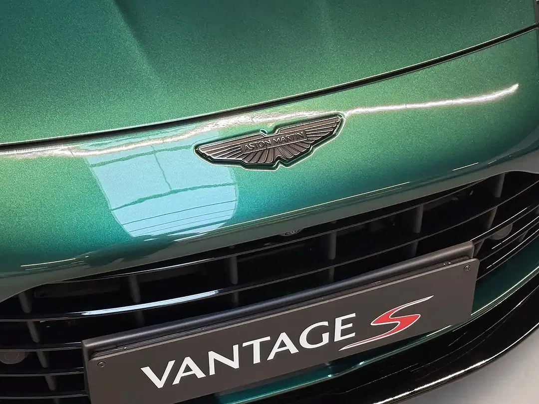 Aston Martin Vantage S Roadster - Thumbnail 9