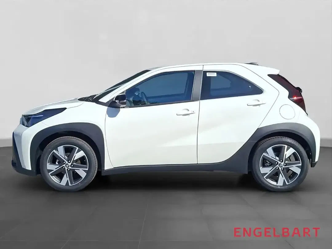 Toyota Aygo X 1.5 Hybrid Active - Thumbnail 1