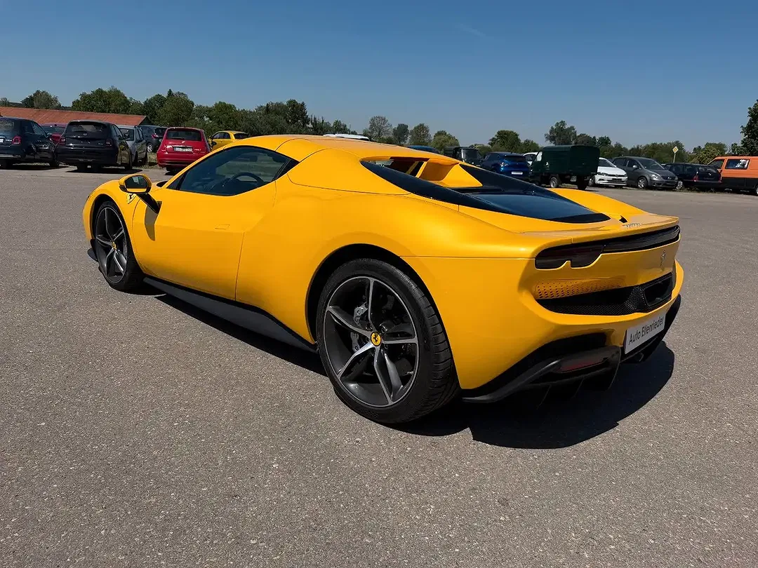 Ferrari 296 GTS - Thumbnail 8