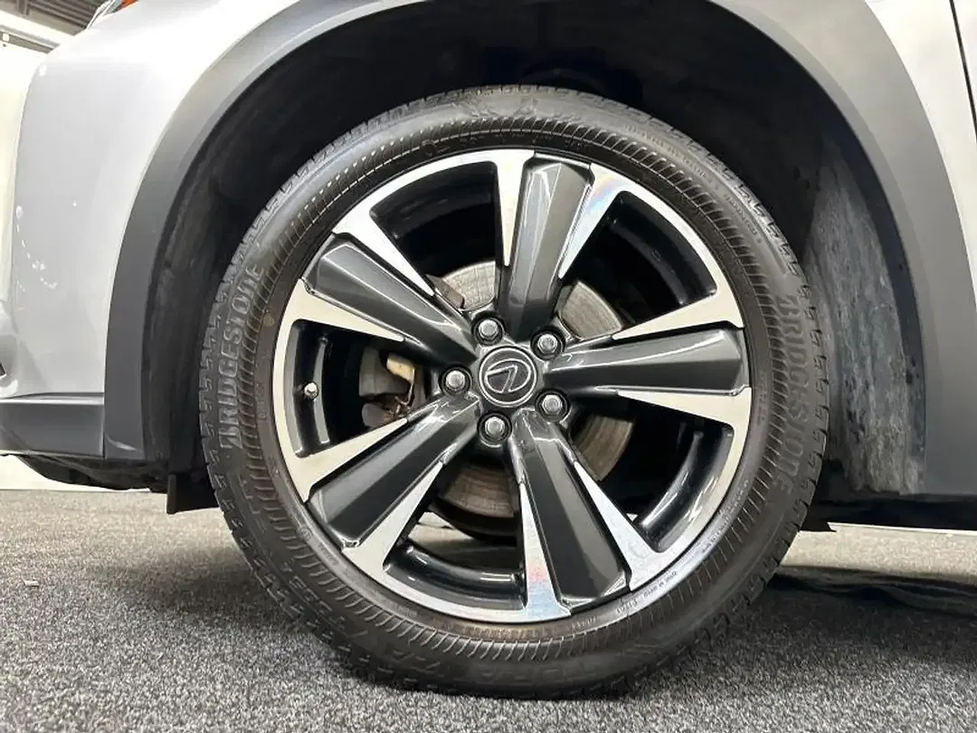 Lexus UX 250h - Thumbnail 13