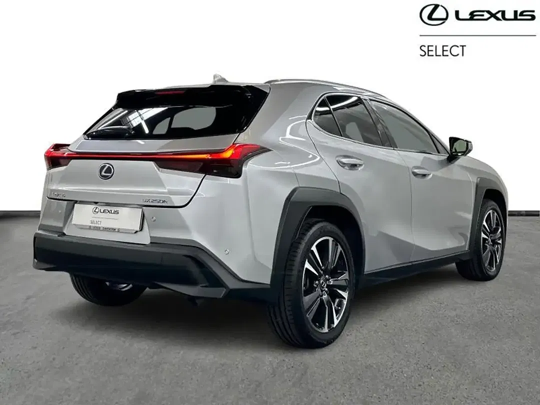 Lexus UX 250h - Thumbnail 15
