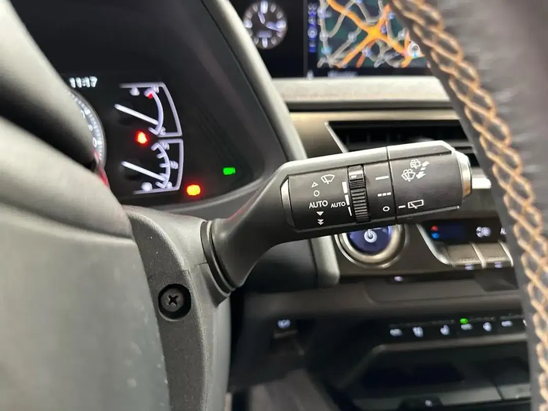 Lexus UX 250h - Thumbnail 20