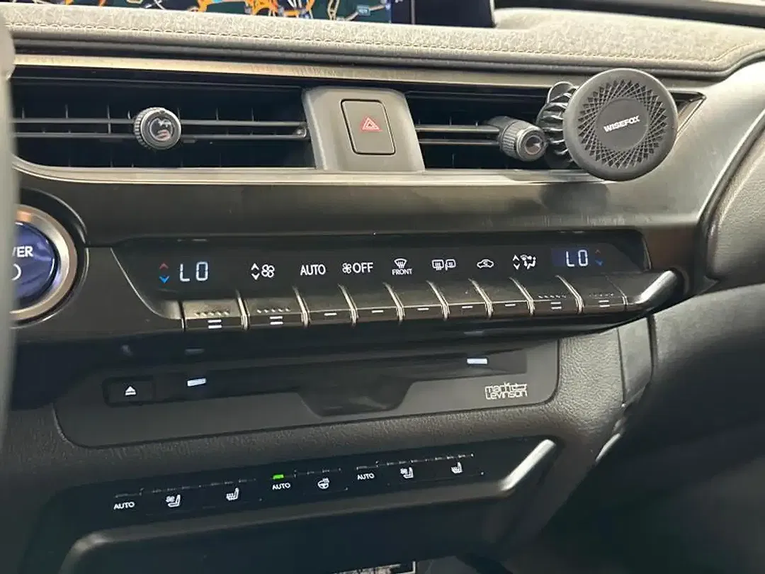 Lexus UX 250h - Thumbnail 24