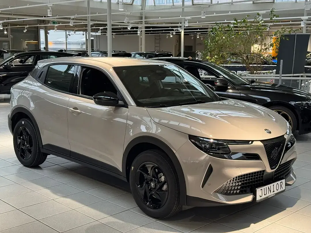 Alfa Romeo Junior 1.2 VGT Ibrida - foto 1