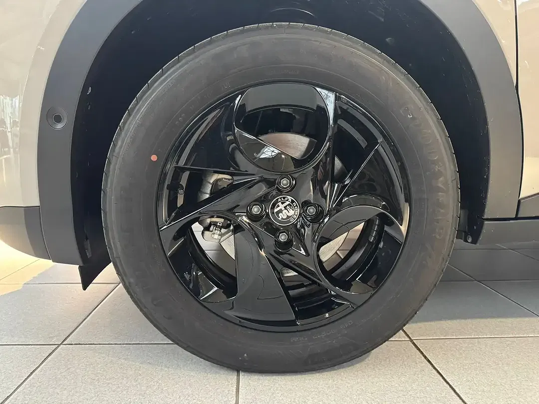 Alfa Romeo Junior 1.2 VGT Ibrida - foto 2