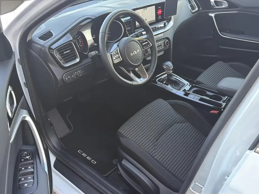 Kia Ceed / cee'd 1.5 DCT Spirit - Thumbnail 9