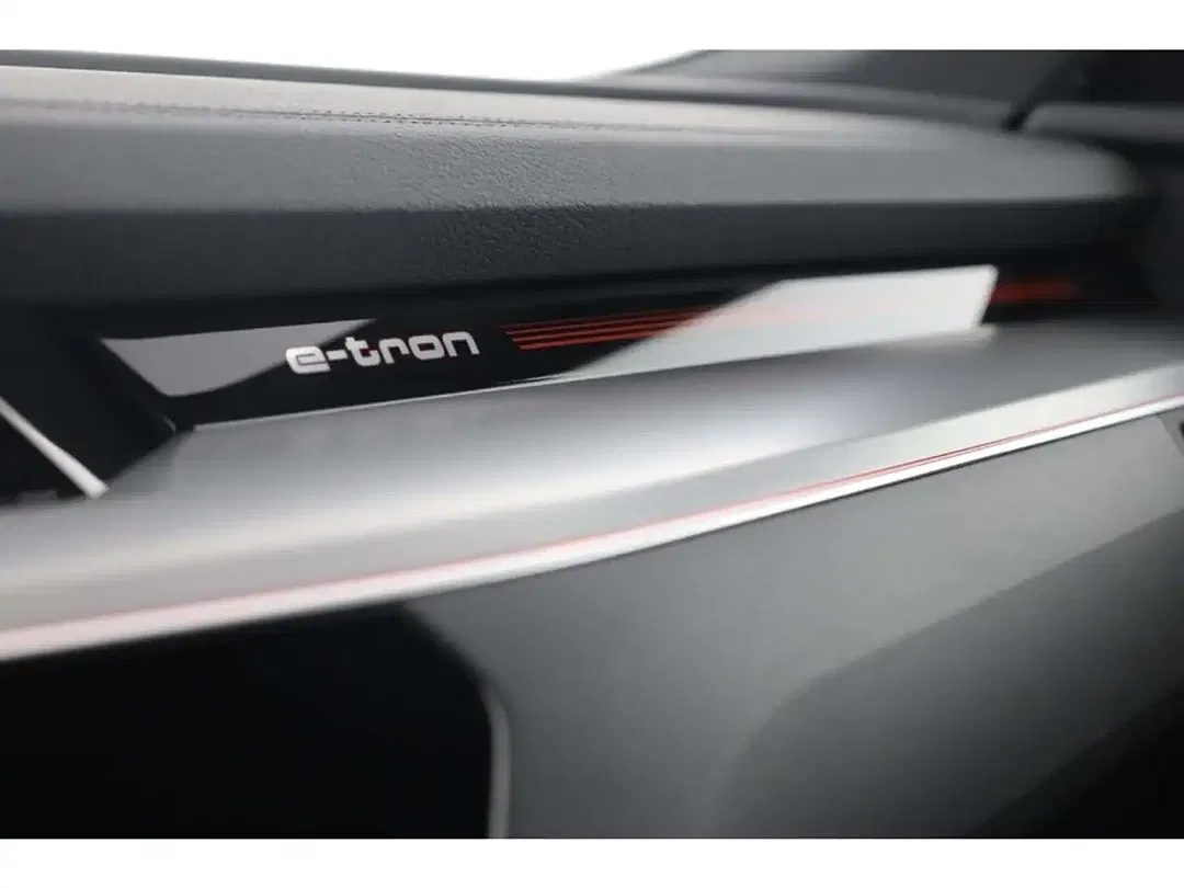 Audi Q8 e-tron - Thumbnail 12