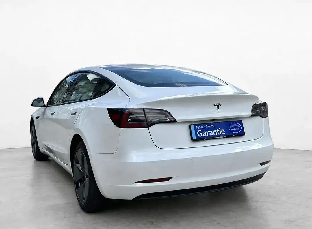 Tesla Model 3 RWD Standard Range Plus - Thumbnail 3
