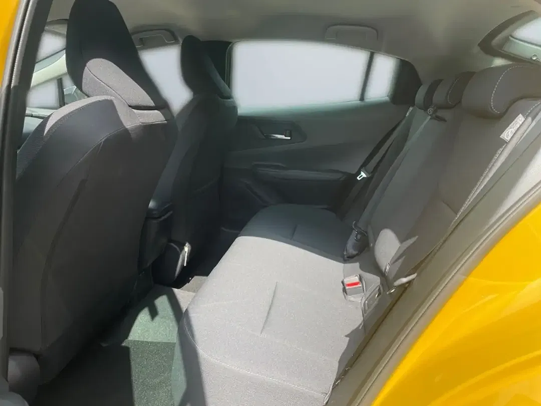 Toyota Prius PHEV Executive - Thumbnail 12