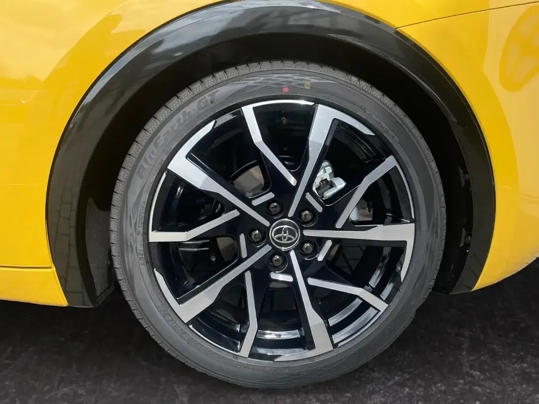 Toyota Prius PHEV Executive - Thumbnail 8