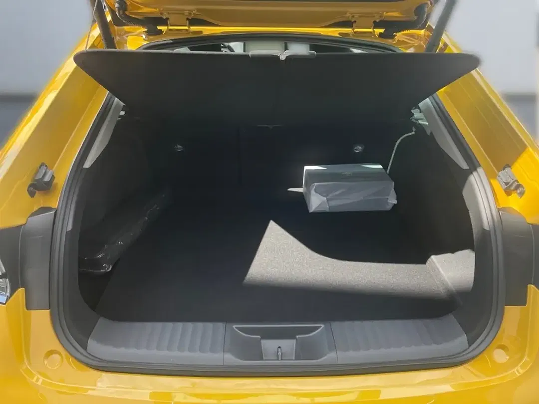 Toyota Prius PHEV Executive - Thumbnail 9