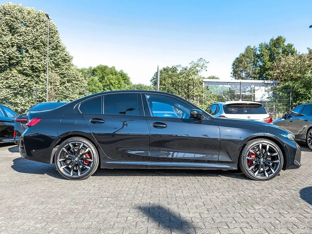 BMW 330 xDrive M Sport Pro - Thumbnail 10