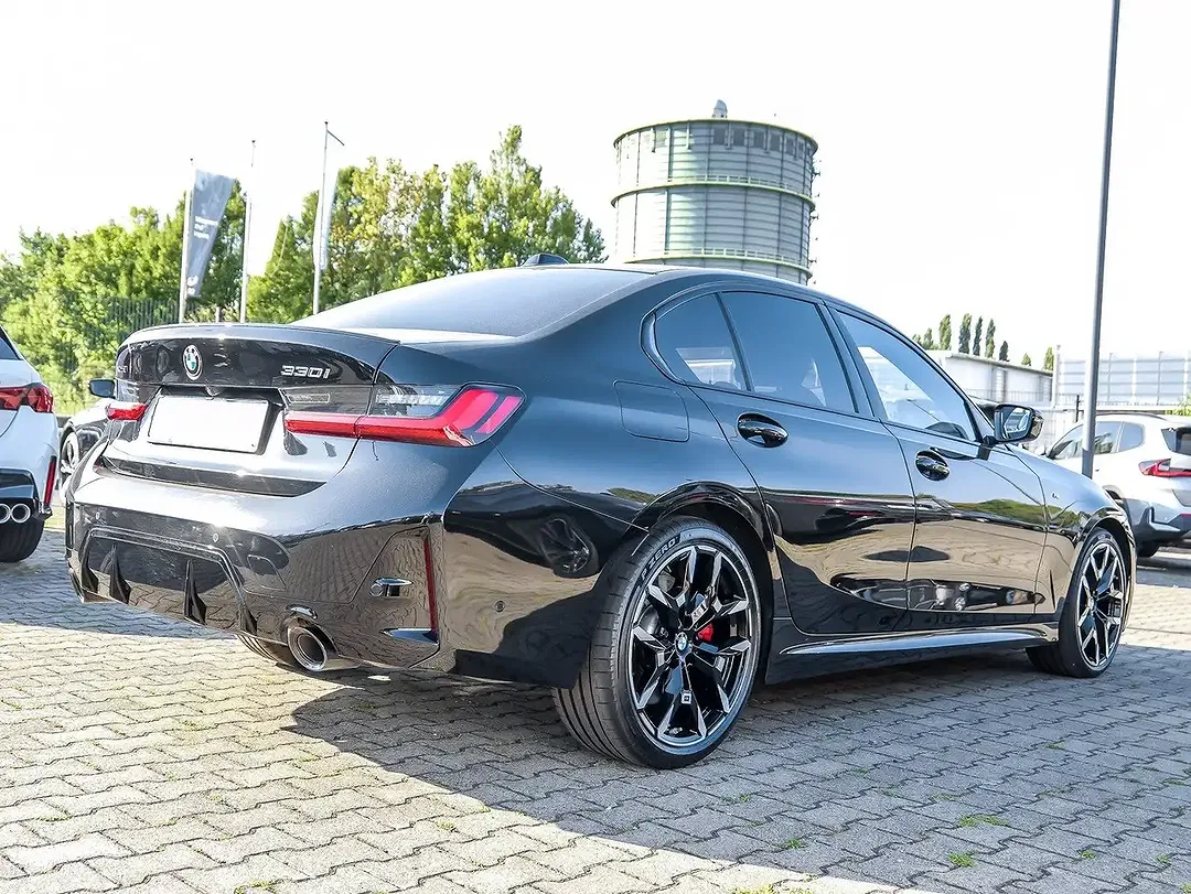 BMW 330 xDrive M Sport Pro - Thumbnail 2