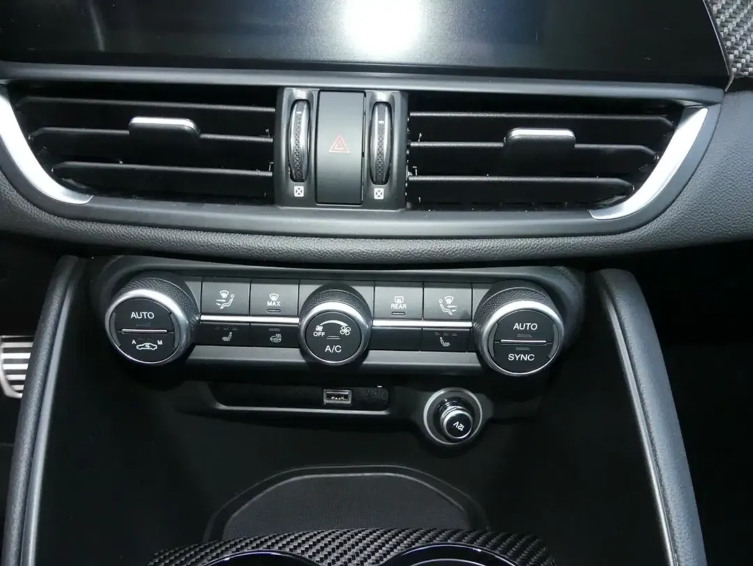 Alfa Romeo Giulia 2.9 V6 Bi-Turbo Quadrifoglio - Thumbnail 11