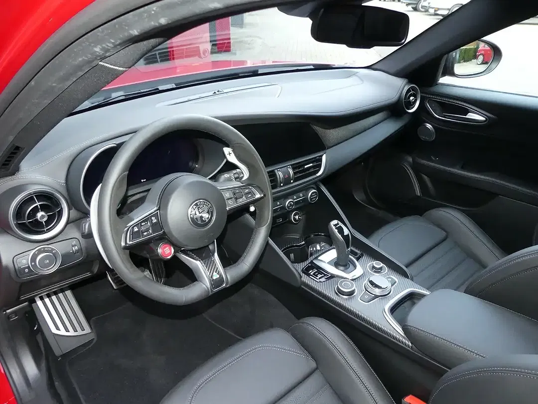 Alfa Romeo Giulia 2.9 V6 Bi-Turbo Quadrifoglio - Thumbnail 8