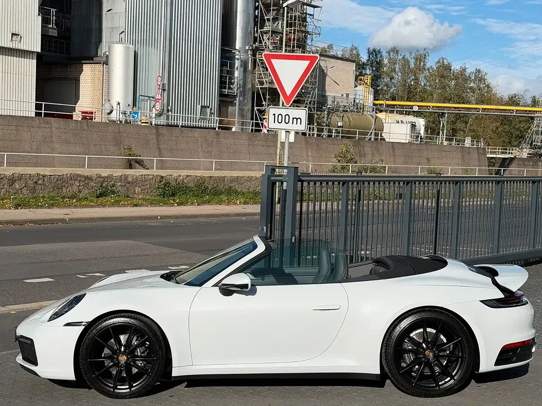 Porsche 911 AUT Carrera Cabriolet - Thumbnail 13