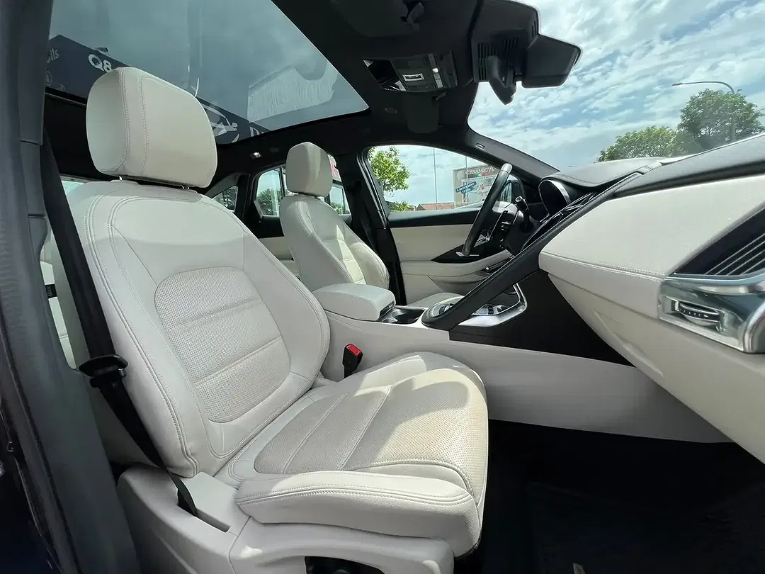 Jaguar E-Pace MHEV - Thumbnail 11