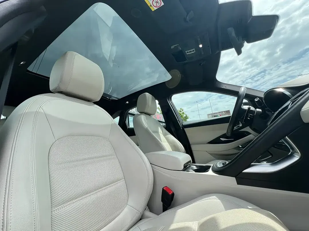 Jaguar E-Pace MHEV - Thumbnail 12