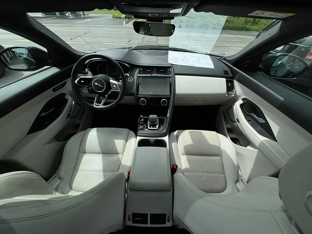 Jaguar E-Pace MHEV - Thumbnail 9