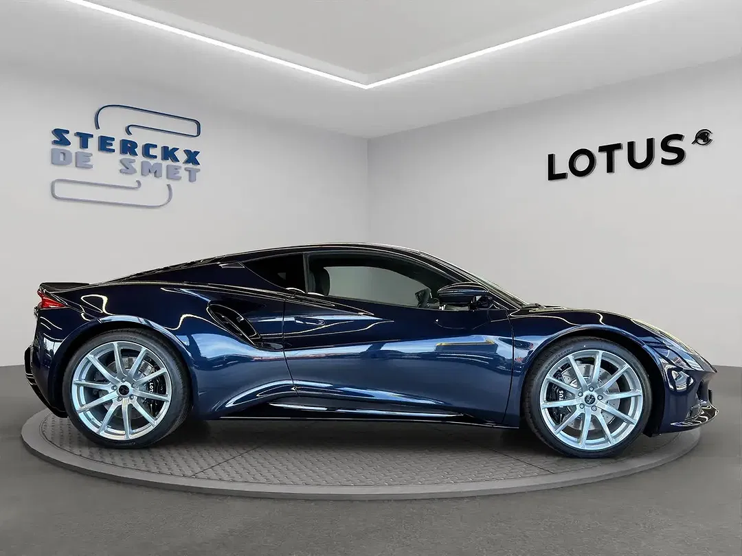 Lotus Emira V6 - Thumbnail 4