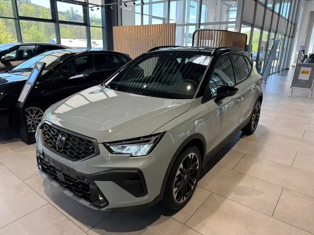 SEAT Arona 1.0 TSI DSG FR Black Edition - Thumbnail 2