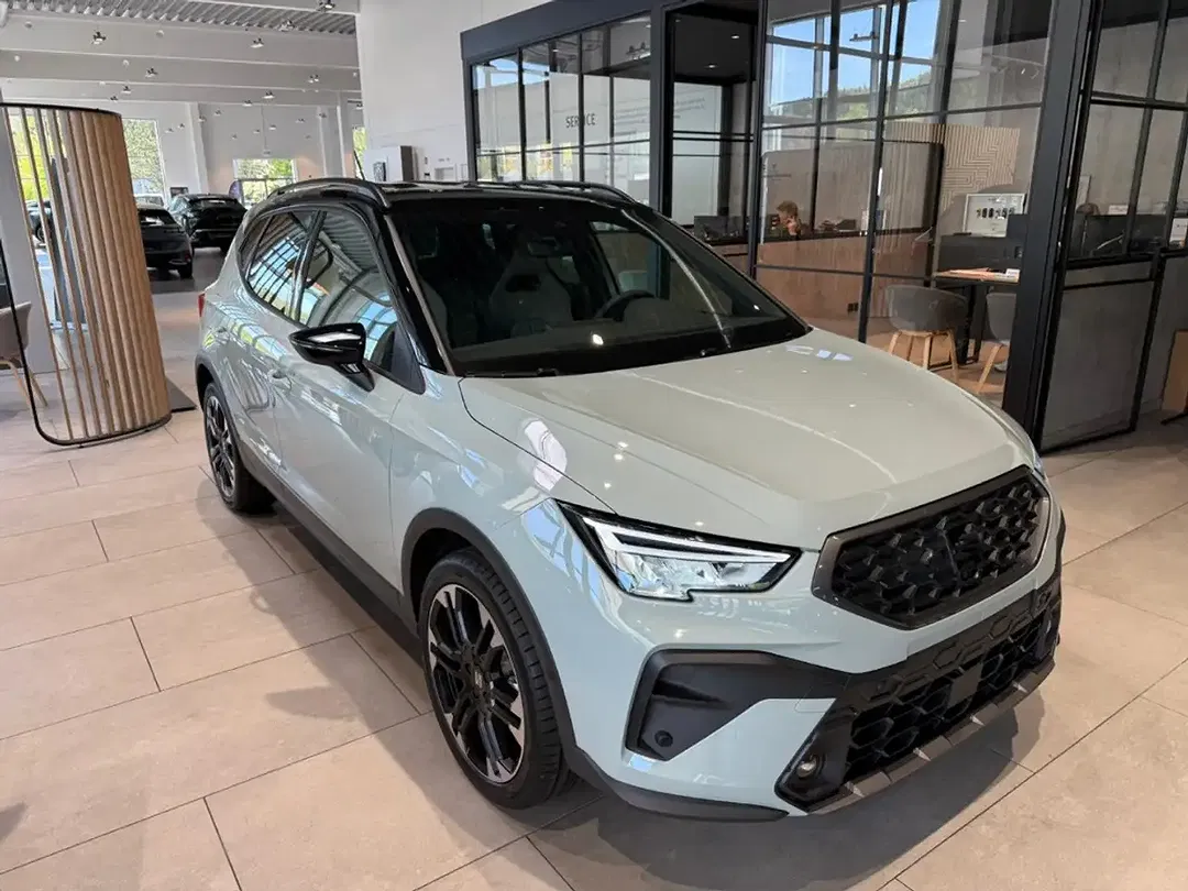 SEAT Arona 1.0 TSI DSG FR Black Edition - Thumbnail 3