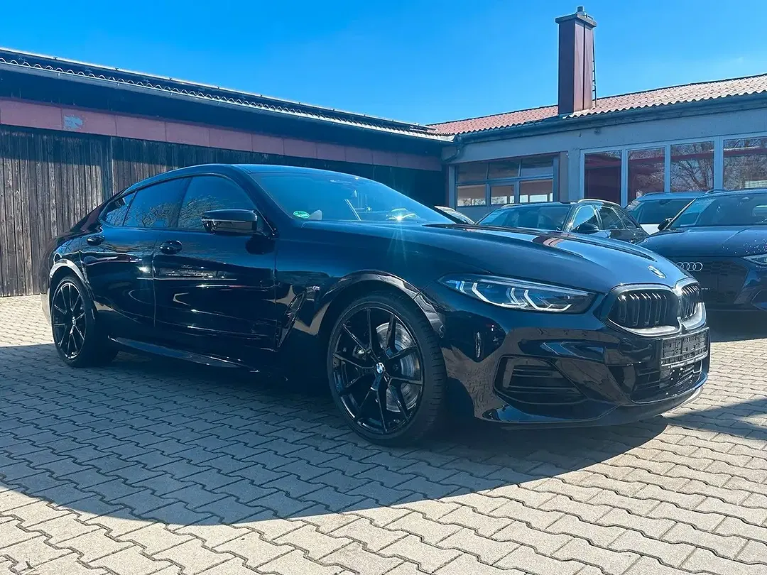 BMW M850 xDrive Coupe - Thumbnail 4