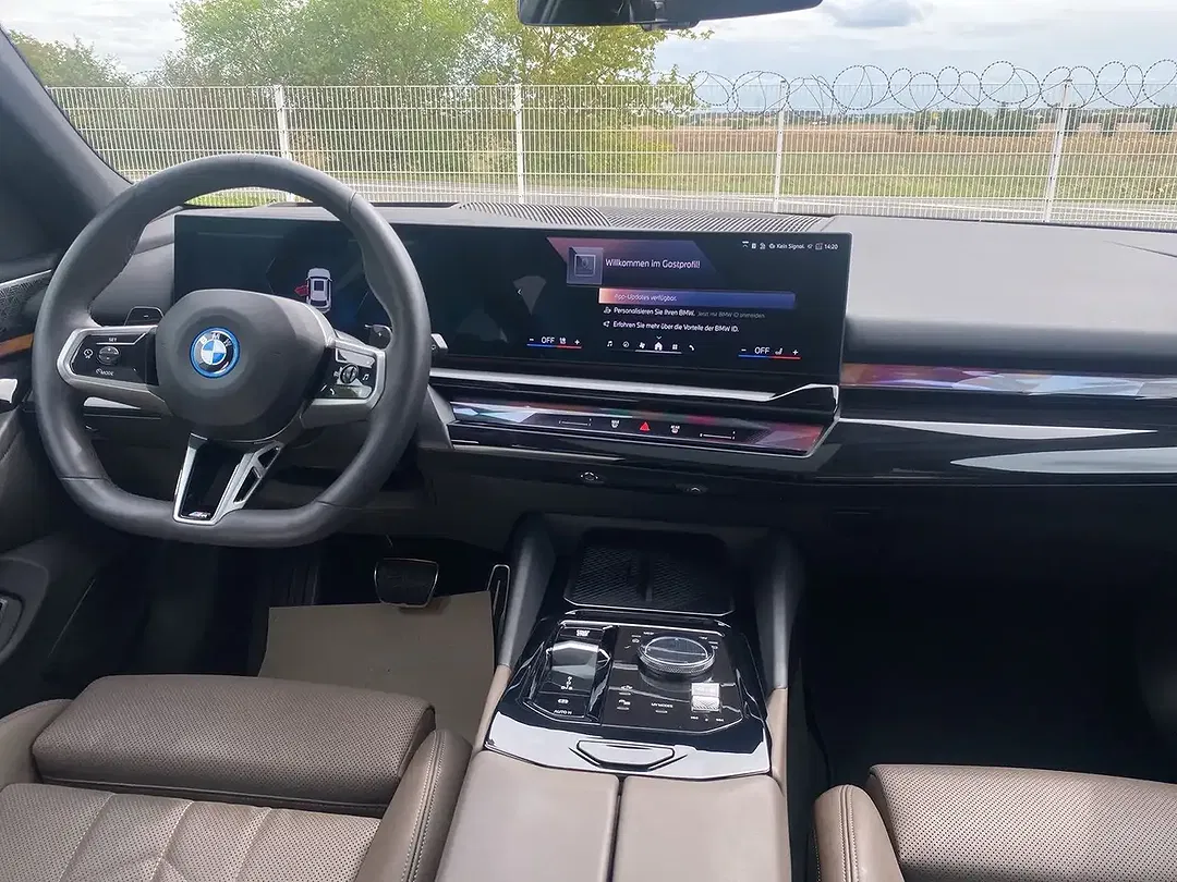 BMW 550 xDrive Touring M Sport - Thumbnail 10