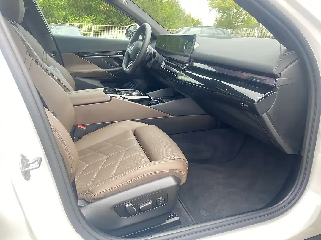 BMW 550 xDrive Touring M Sport - Thumbnail 11