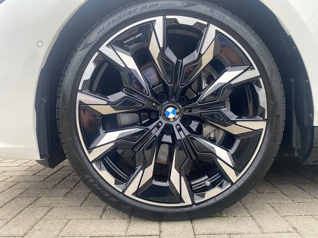BMW 550 xDrive Touring M Sport - Thumbnail 3