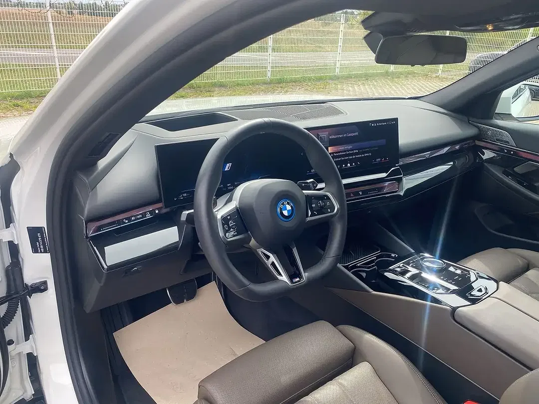BMW 550 xDrive Touring M Sport - Thumbnail 8